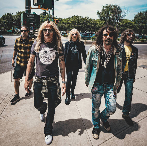 the dead daisies portrait photo credit david pear be