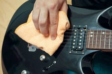 Gitarrenpflege und Gitarren-Reinigung